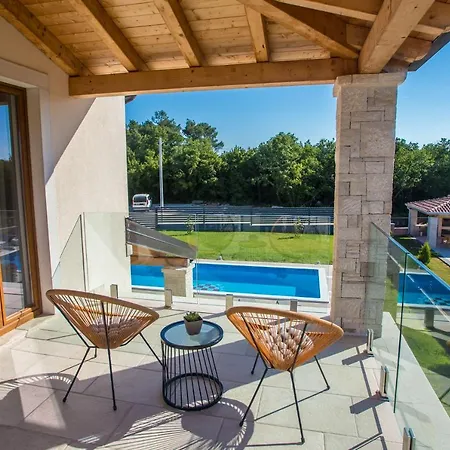 Tiffany With Private Pool And Garden Villa