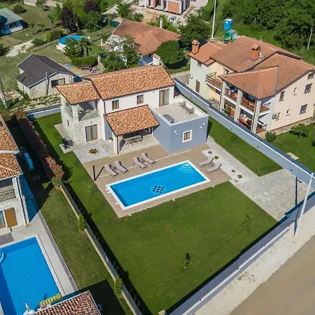 Villa Tiffany With Private Pool And Garden Poreč