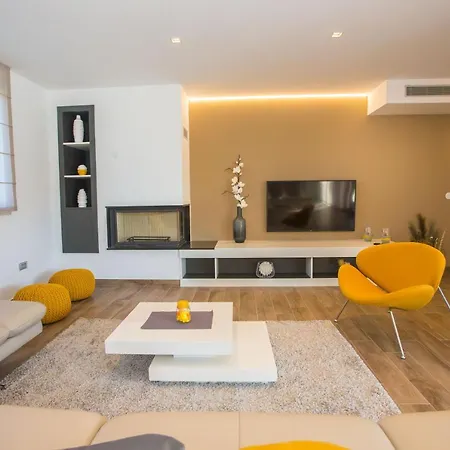 Tiffany With Private Pool And Garden Villa