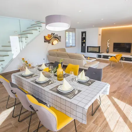 Villa Tiffany With Private Pool And Garden