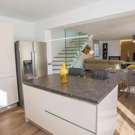 Tiffany With Private Pool And Garden Villa