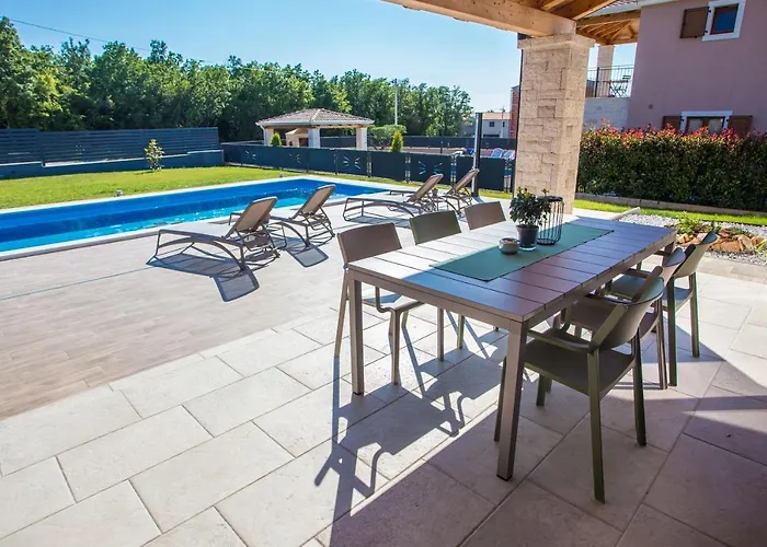 Tiffany With Private Pool And Garden * Porec