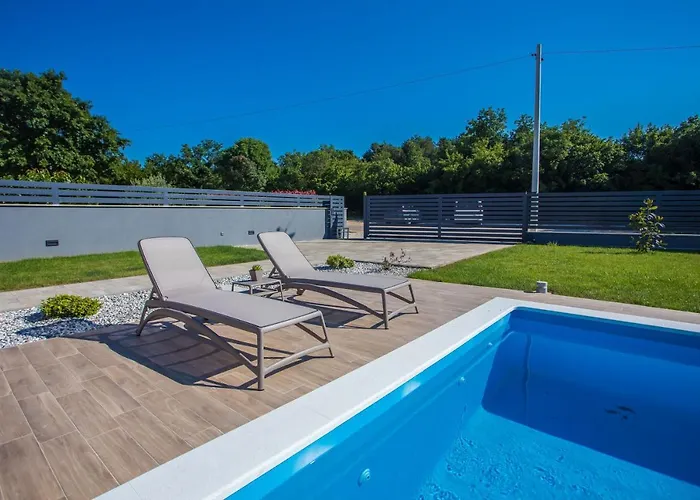 Tiffany With Private Pool And Garden Vila Porec
