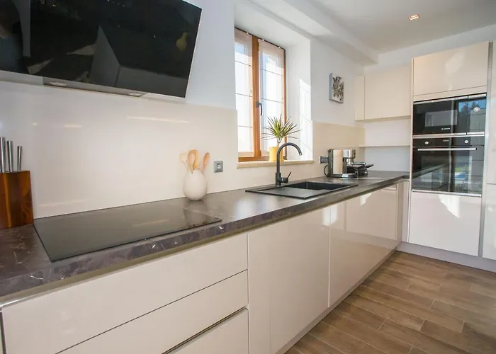 Tiffany With Private Pool And Garden Vila Porec