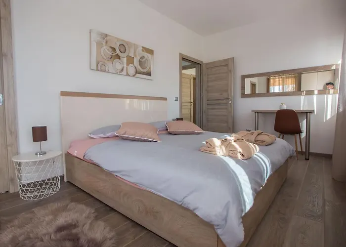 Vila Tiffany With Private Pool And Garden *