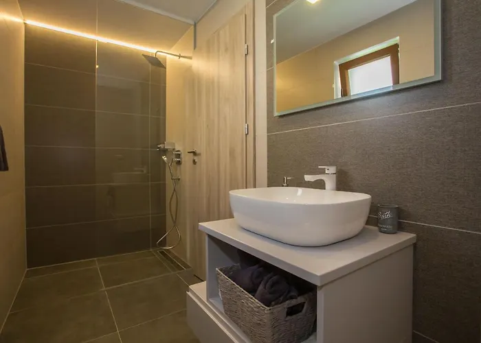 Tiffany With Private Pool And Garden Vila