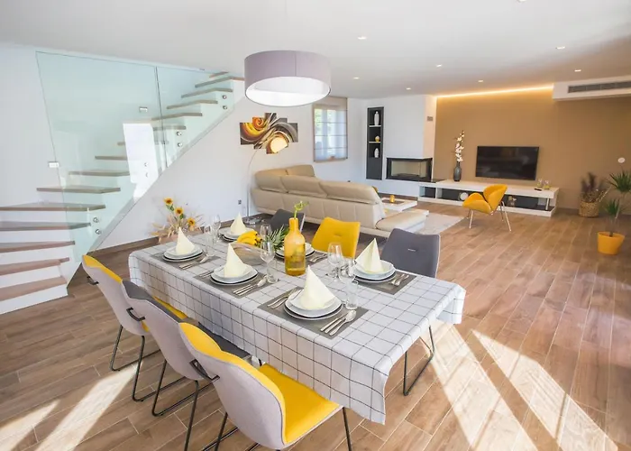 Vila Tiffany With Private Pool And Garden