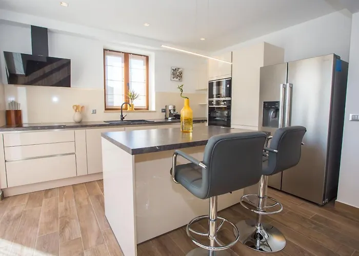 Tiffany With Private Pool And Garden Vila Porec