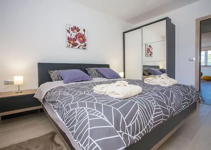 Tiffany With Private Pool And Garden Vila Porec