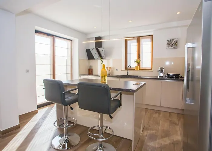 Tiffany With Private Pool And Garden * Porec