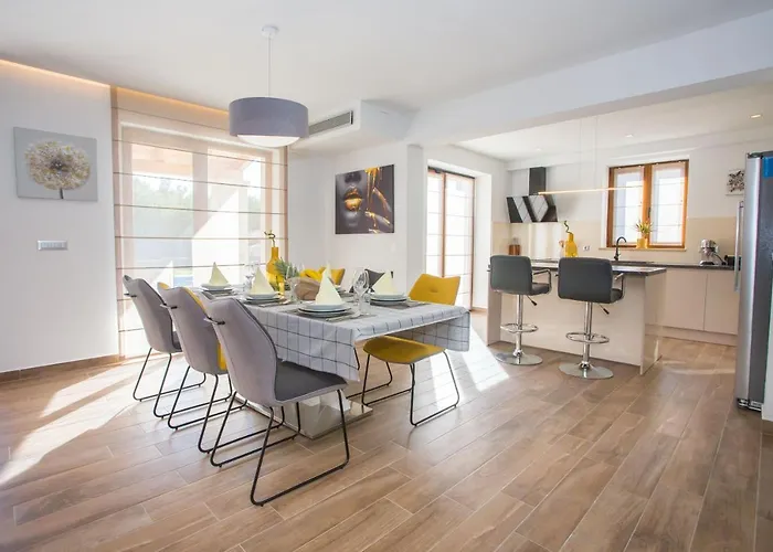 Tiffany With Private Pool And Garden * Porec