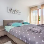 Tiffany With Private Pool And Garden * Poreč