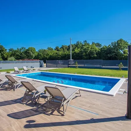Tiffany With Private Pool And Garden Пореч