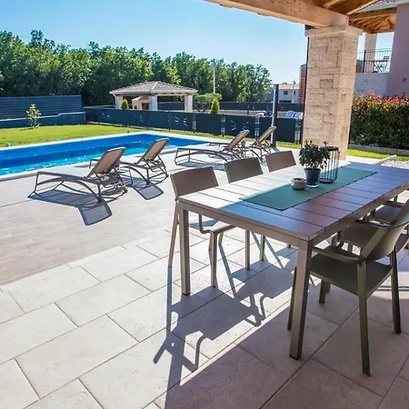 Tiffany With Private Pool And Garden * 포레치