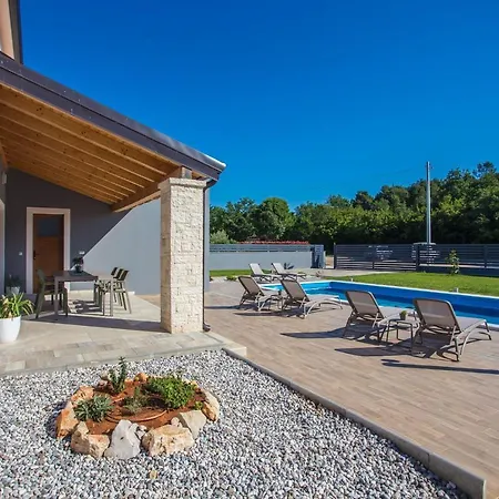 Tiffany With Private Pool And Garden * Porec