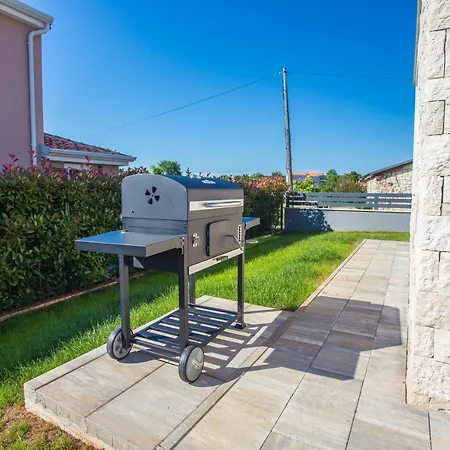 Tiffany With Private Pool And Garden Vila