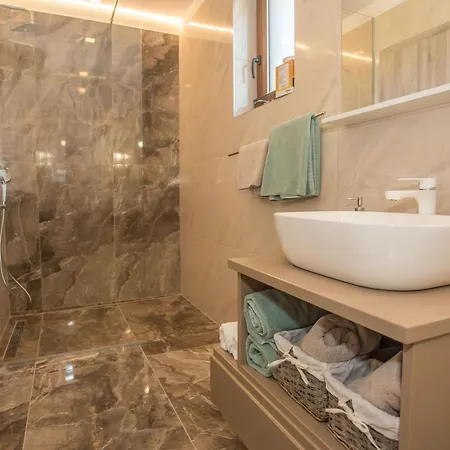 Вилла Tiffany With Private Pool And Garden Пореч