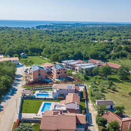 Tiffany With Private Pool And Garden Вилла