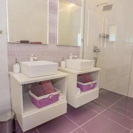 Вилла Tiffany With Private Pool And Garden *