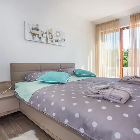 Tiffany With Private Pool And Garden * Porec
