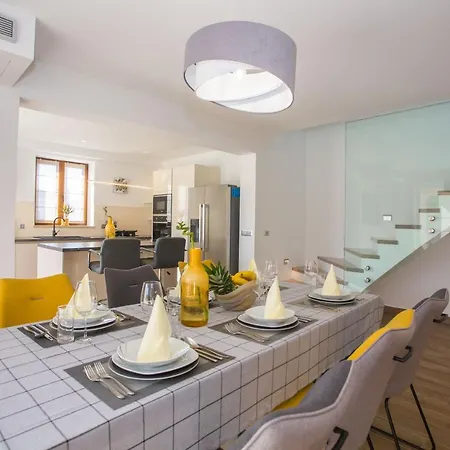 Вилла Tiffany With Private Pool And Garden Пореч