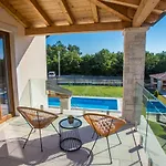 Tiffany With Private Pool And Garden Vila